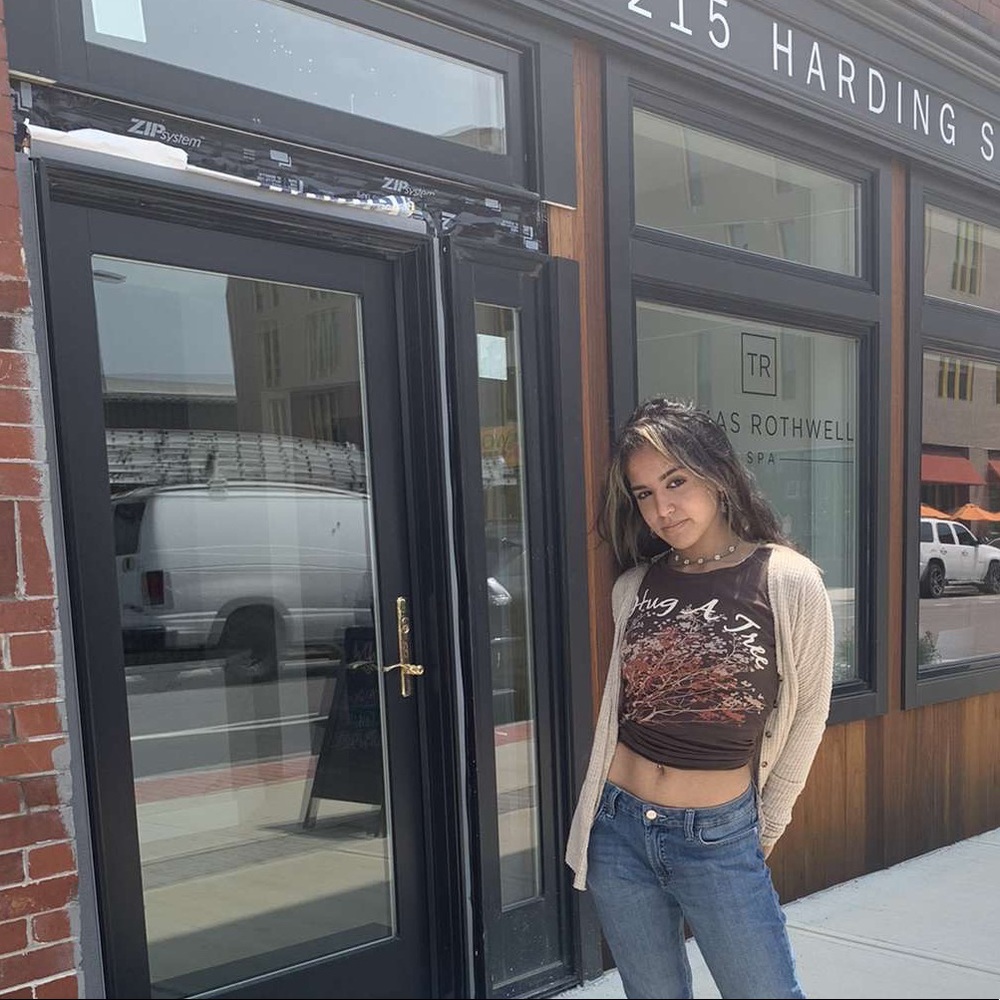 Meet your Posher, Danielle